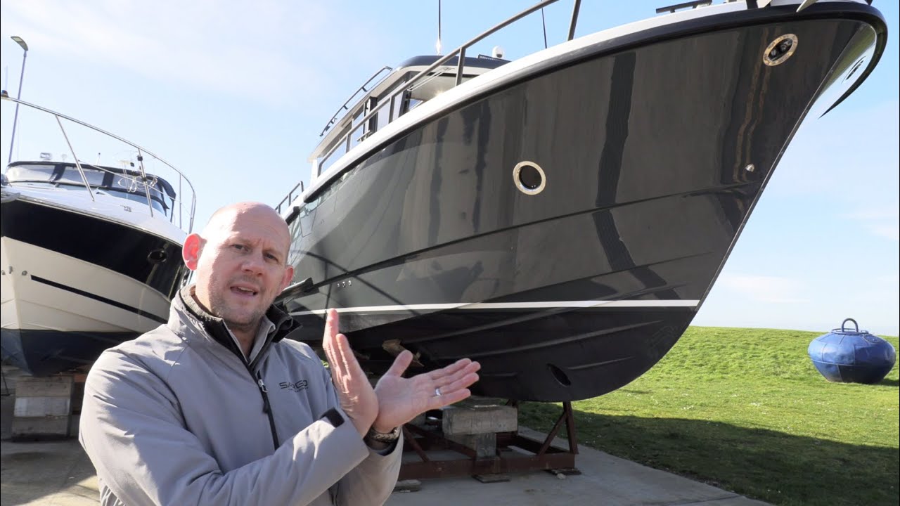 What to Look for When Choosing a Walk-Around Boat