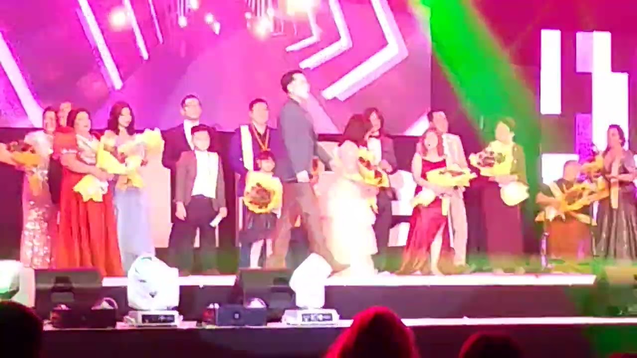 Jayson Dy with the Top 12 Performers of 4Life Philippines