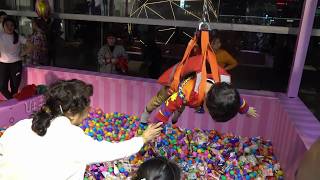 人間クレーンゲーム / Human Claw Crane Game (china) 人間クレーンゲーム / Human Claw Crane Game (china)