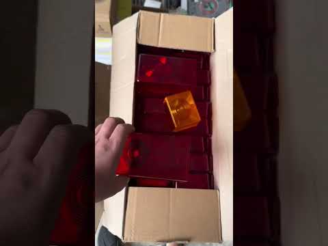 Скло заднього ліхтаря Ф-401 (МТЗ, ЮМЗ, Т-40) Нового зразка, видео 1