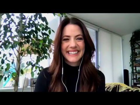 Vidéo: Valeur nette de Julie Gonzalo : wiki, marié, famille, mariage, salaire, frères et sœurs