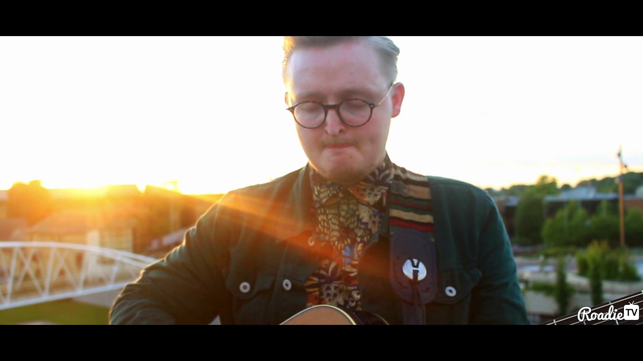 MICKO // GUIDING LIGHT (Foy Vance Cover) // ROADIE TV