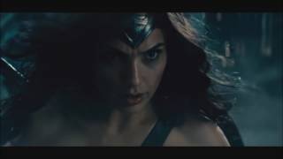 Batman V Superman but every time Wonder Woman jumps in the theme from the 70s plays screenshot 5