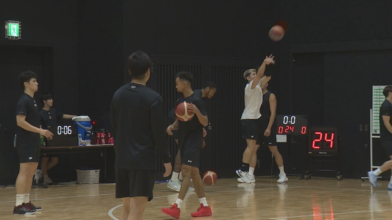Gunma Crane Thunders hold open practice before next week's season