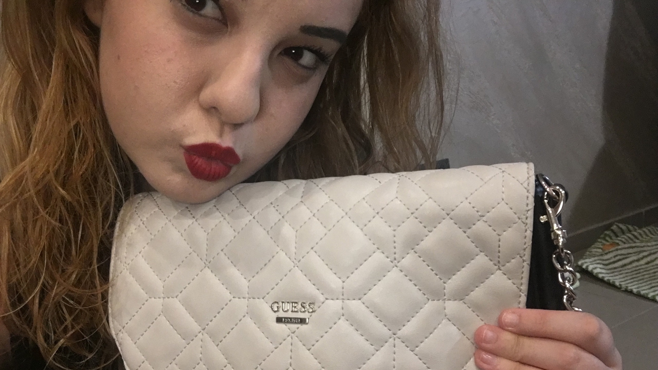 Cosa c'è nella mia borsa?! -MyPinkWorld 18 - YouTube