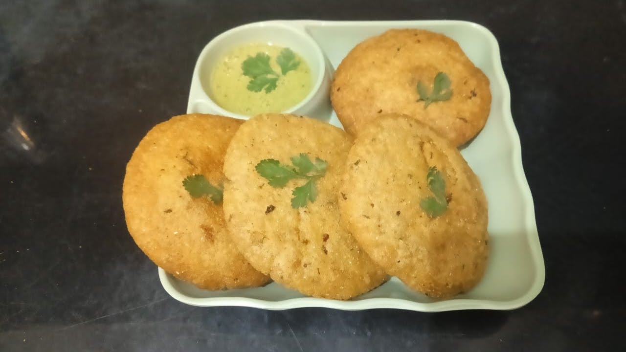 Makka Aata Kachori at home 
