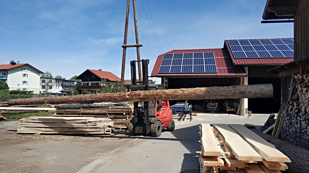 Bauholzschnitt - Langholzschnitt / Mobiles Sägewerk, Portable Sawmill, Big Mobile Bandsaw, Lumber