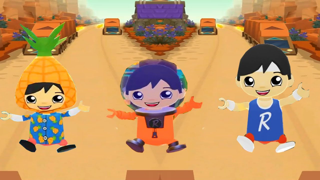 TAG WITH RYAN TWIN ORANGE PINEAPPLE RYAN VS PINK STRAWBERRY PINEAPPLE RYAN FUNNY GAMEPLAY