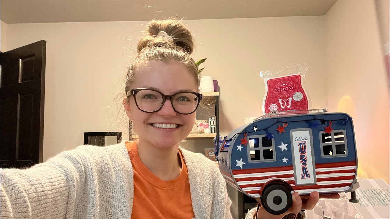 Scentsy June 2022 Scent and Warmer of the Month: Red White and Berry Pie