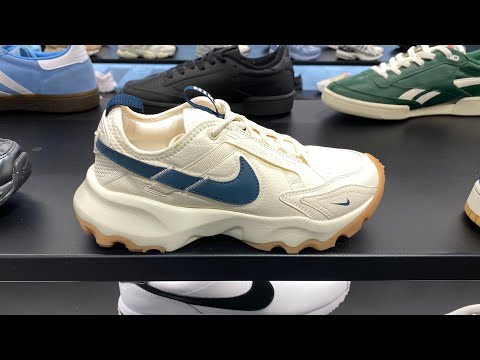 Nike TC 7900 (Pale Ivory/Gum Light Brown/Armory Navy) - Style Code