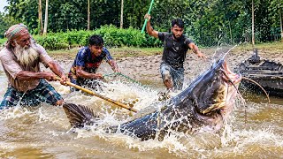 Epic Battle with a Giant Catfish | Extreme River Fishing 