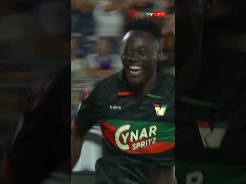 Adams raccoglie e libera la conclusione incrociata trovando la rete del momentaneo 1-0