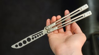 A fascinating mix of old and new.
Today I talk about a Balisong with a name I cant pronounce.
camaroEE:
- Youtube: https://www.youtube.com/c/camaroEE
- Instagram: https://www.instagram.com/camaroee/
- Discord: https://discord.gg/pvdTj7qanN
Balisong recommendations!: https://docs.google.com/document/d/1CYBwzivbxNfaiWm2OiAv8u7ip5L5eKNJJ2eAHkFqtA0/edit?usp=sharing
Logo art by @paintingsbyyali: https://www.instagram.com/paintingsbyyali/ A fascinating mix of old and new.