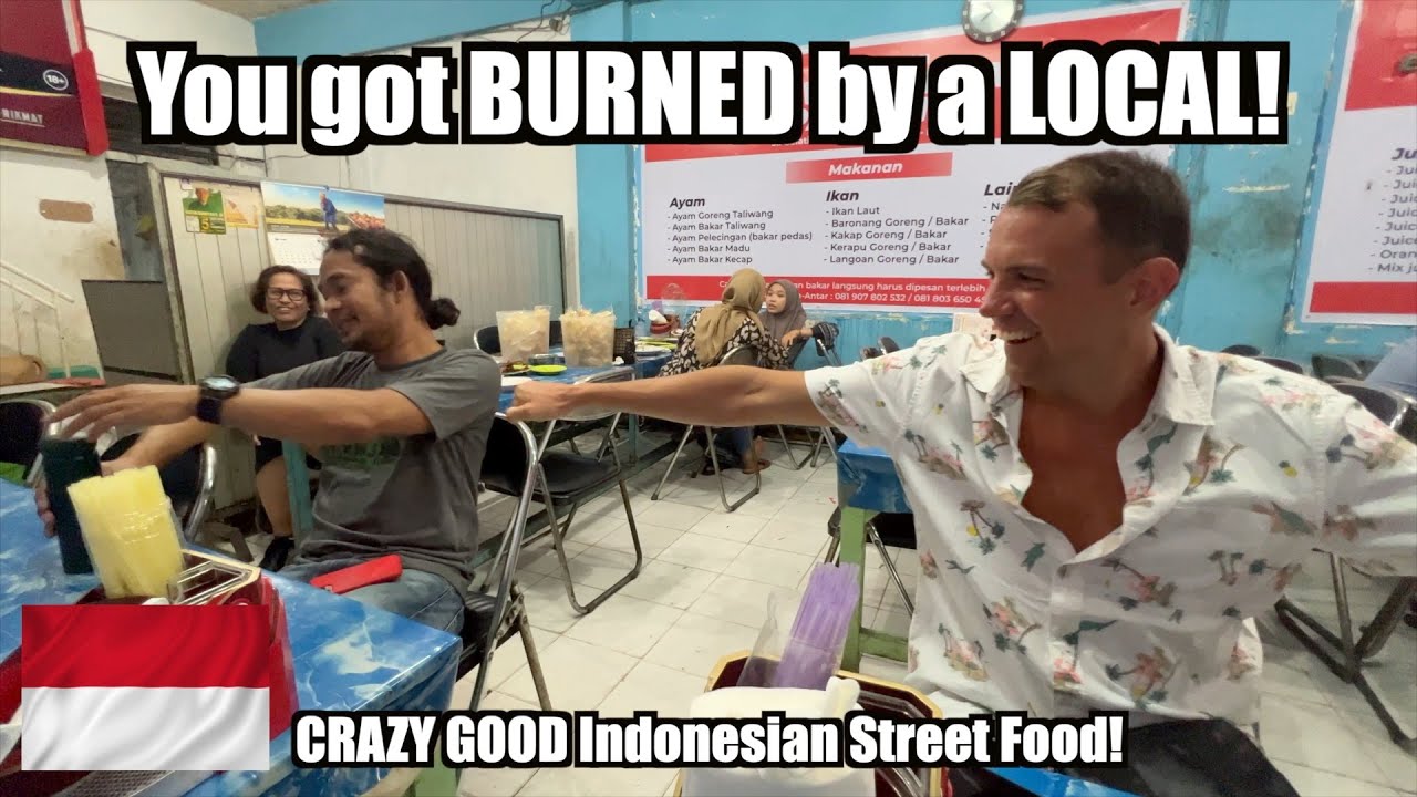 FIRST TIME TRYING TRADITIONAL FOOD IN INDONESIA - SPICY AND AMAZING!