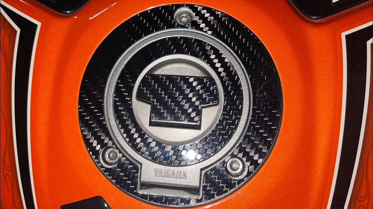 YAMAHA R6 GAS TANK CAP CARBON FIBER COVER INSTALLATIONshorts_ cars
