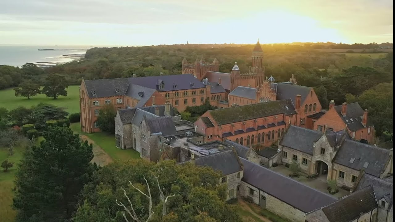 BBC - Небеса, созданные на Рождество - 1 сезон, 2 серия