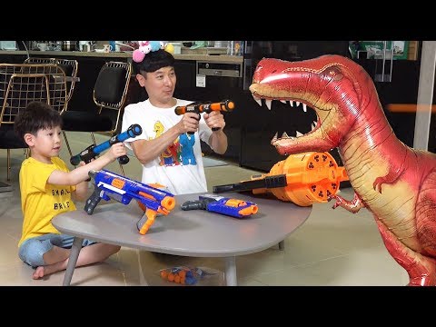 공룡 <strong>헬륨</strong> 풍선 너프건 장난감 놀이 뉴욕이랑 놀자 Dinosaur Inflatable NY Toys
