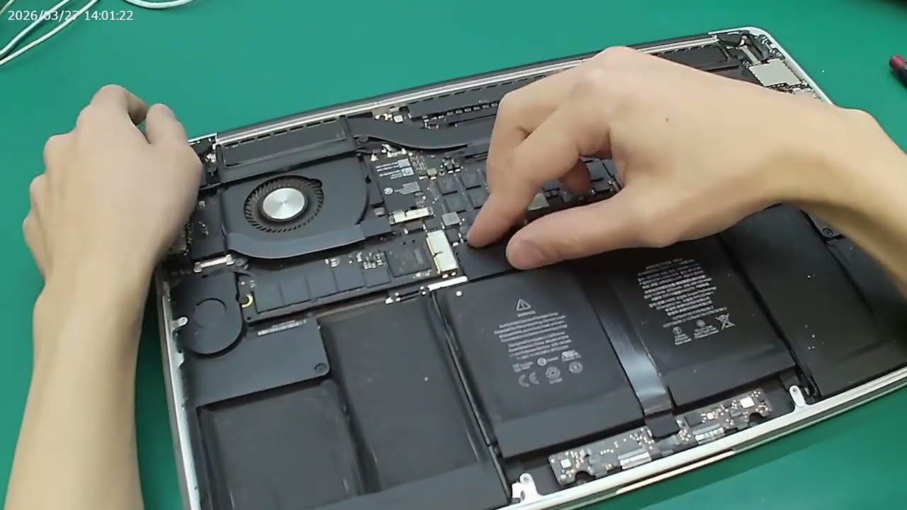MacBook Pro 15インチ mid2015 最強構成 バッテリー交換済 MacBook Pro Mid 2015 15インチのバッテリー交換 - YouTube