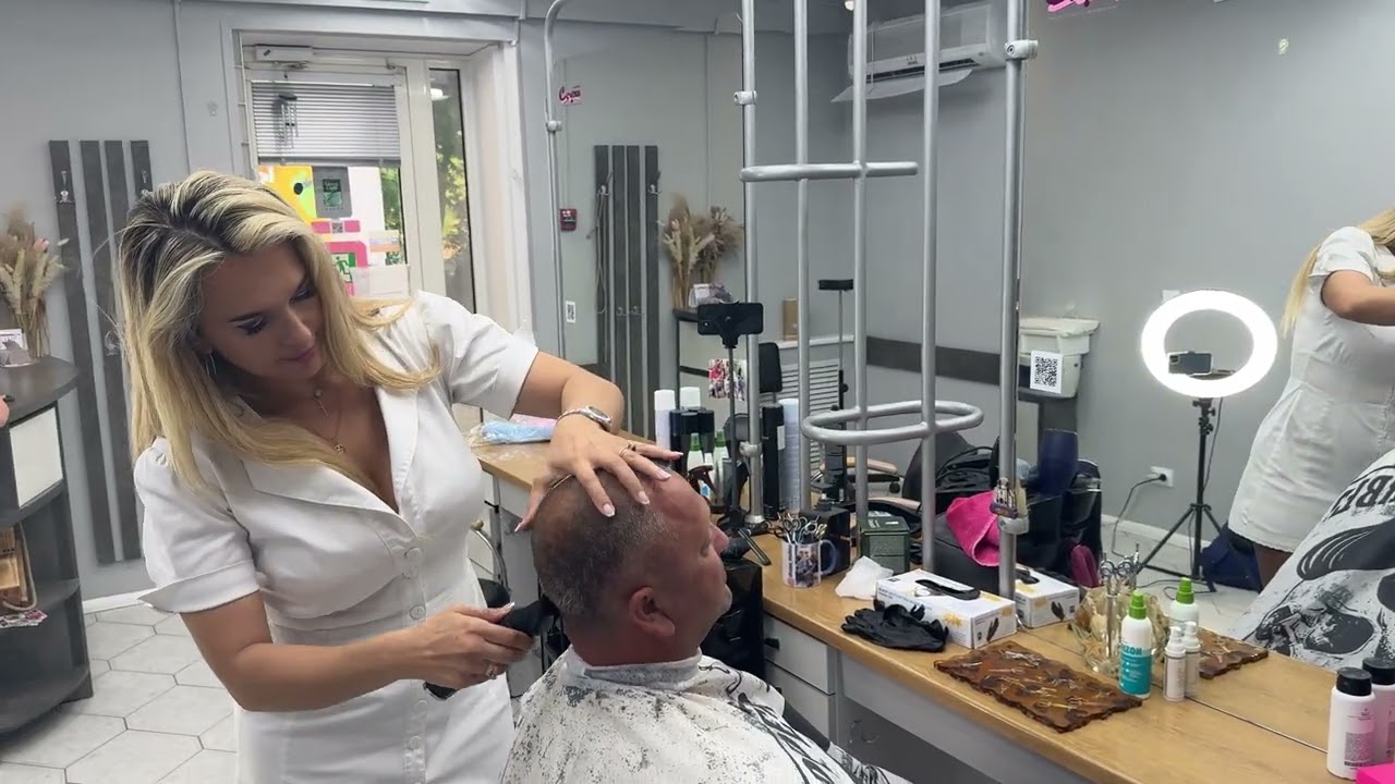 LADY BARBER PAMELLACHKA AT WORK