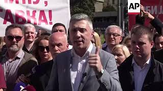 Belgrade demo demands Vucic resigns over Kosovo plan screenshot 5