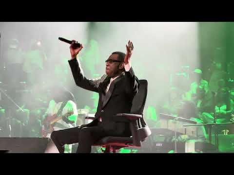 Avant Bercy grand théâtre Youssou Ndour rend hommage à Serigne Fallou et Serigne Babacar Sy