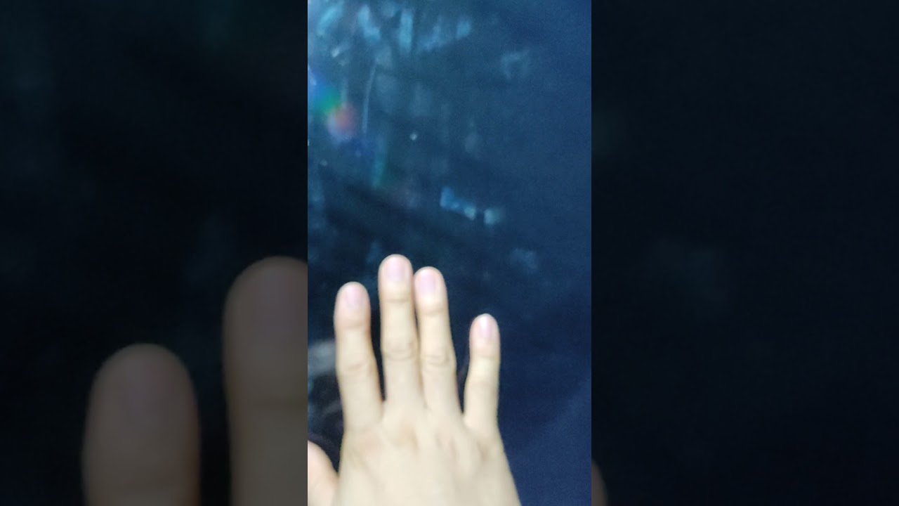Outline Video ưu nhược điểm của việc dán băng dính vào viền dưới của tivi siêu mỏng