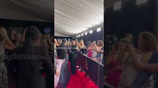 Singer Ayra Starr waving her Nigerian flag after repping his country at the Grammys. 📹 🇳🇬