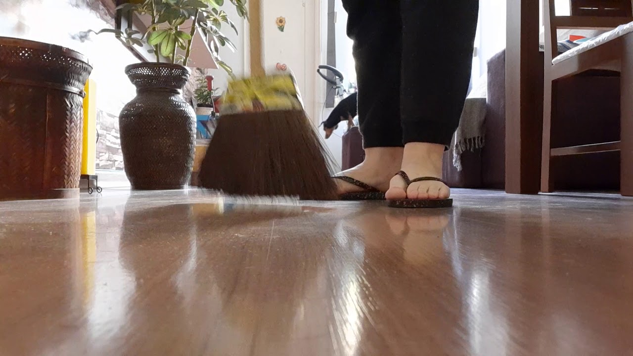 ASMR Varrendo o chão (sweeping the floor) YouTube