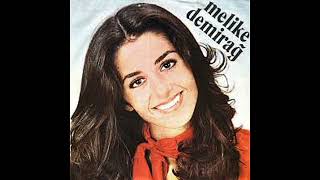 Melike Demirağ - Para para para (internette olmayan şarkılar)