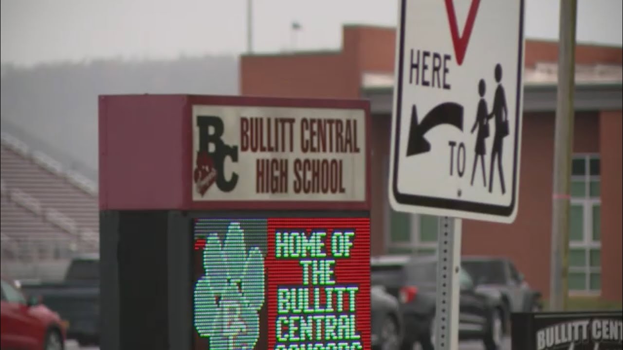 Kentucky high schooler hit by driver while trying to cross highway