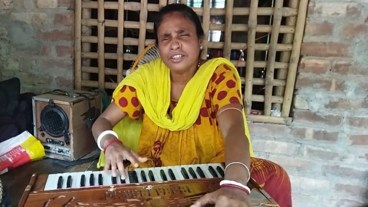 দৃষ্টি হীন দিদির গান  ll  প্রেম একবার ই এসেছিল নীরবে  ll