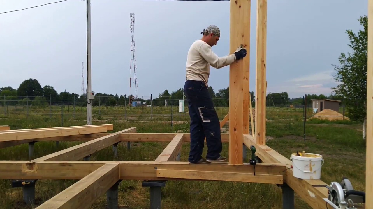 Установка вертикальных балок в фахверковом доме Берген от Экокомплекта ...