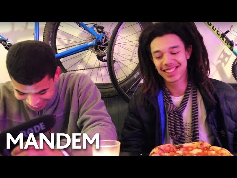 Cosmo Pyke eats pizza