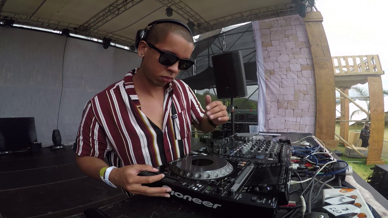 Xavier Dragner live at Wanderbay NYE