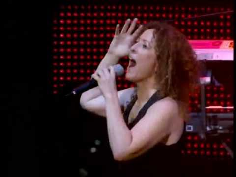 יהודית רביץ עכשיו הכל בסדר הופעה חיה בקיסריה 