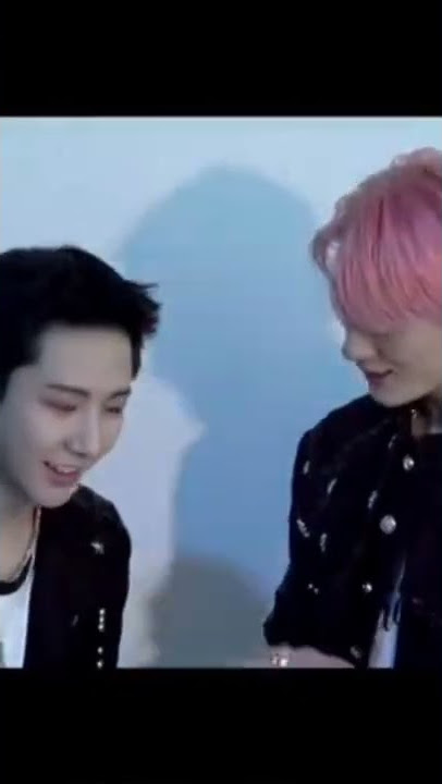 The difference between Renjun & Jeno (feat. spit) lol 😆