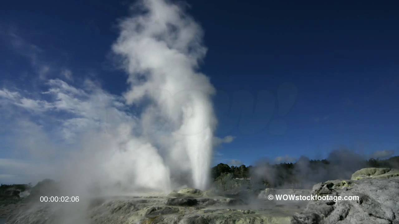 Steam erupting from Pohutu Geyser BS0231