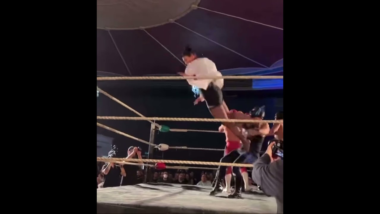 Nurse NOVAkane’s Missile Dropkick at Demand Lucha in Downtown Toronto! 💉 Music: Die Antwoord