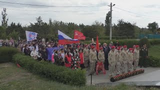 Во славу подвига советского народа!