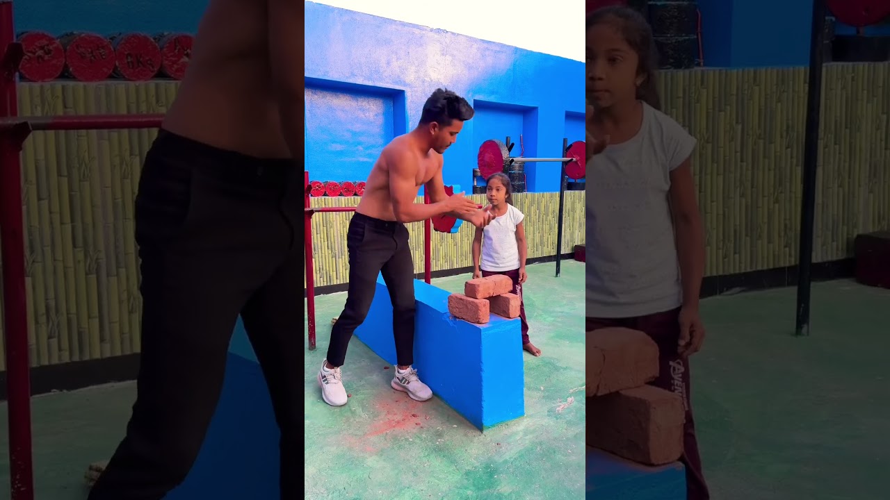 Brick Prank Hogaya Sister ke Sath.😭😭 #shortvideo #funnyshorts #funnyvideo #comedyvideos #funny