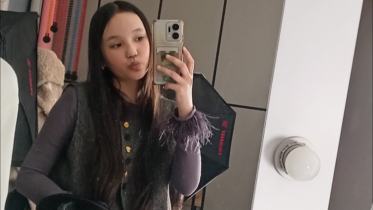 ОБЗОР НА МОЮ КОСМЕТИКУУ!! (ждите распоковку бумажной колекций гравити фолз) 