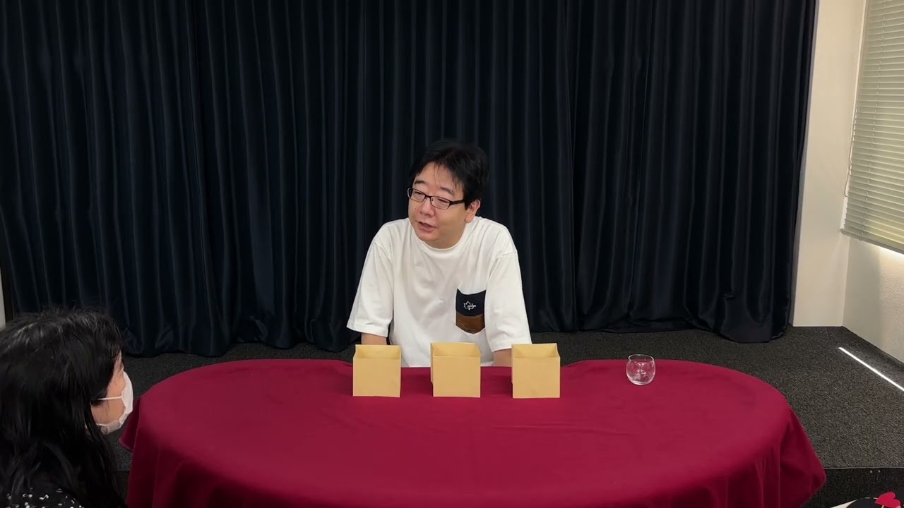 家にあったマジック 9 Ball Mystery - YouTube