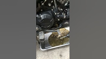 Winner bị ngập nước, mọi người nên tắt máy khi nước ngập quá cao để tránh bị như xe này.Cong tay dên