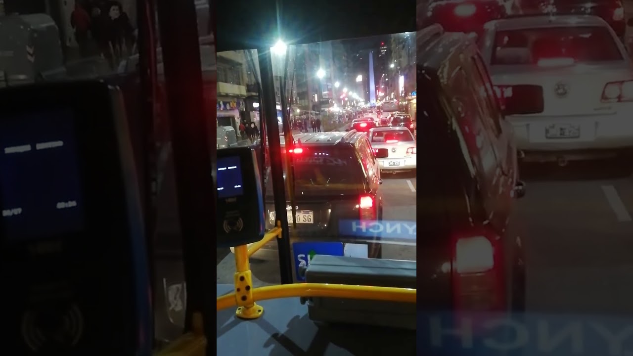 Noche de viernes/por la noche en calle corrientes:)