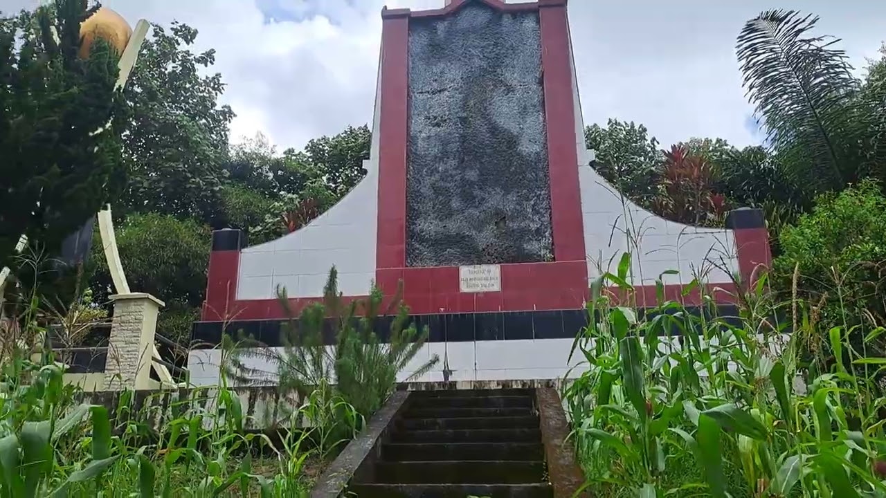 MAKAM LELUHUR MARGA LUBIS DAN PASARIBU DI PARMAKSIAN