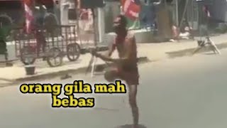 Yang lagi viral Indonesia terserah versi orang gila.........