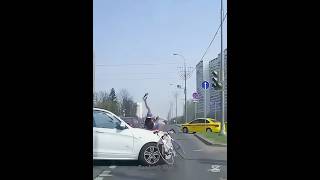 Extreme laughter some bicycle accidents! If you don't see it, you will miss it