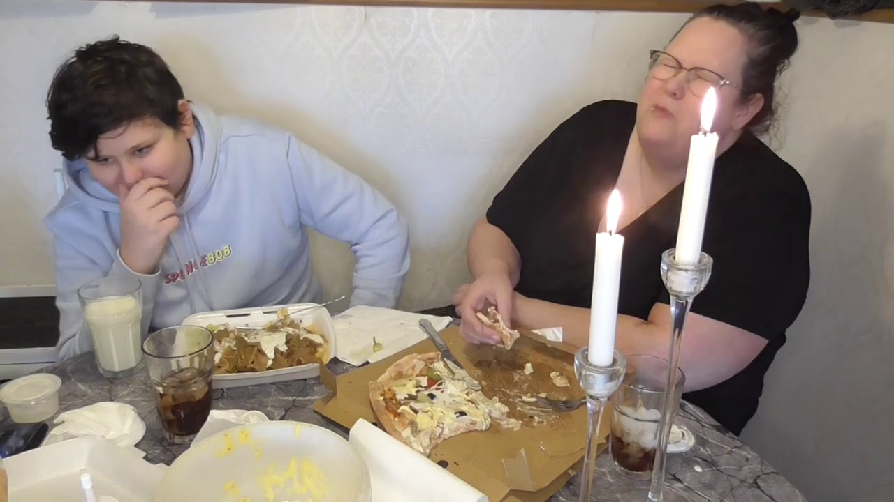 Mukbang - Pizza Vegetarisk och Kebabtallrik