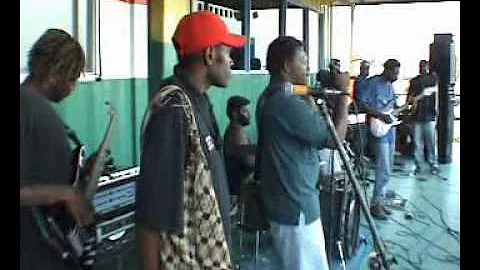 Leonard Kania Live - Isay Lewa
