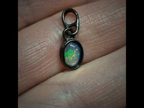 Кулон срібний чорнений із природним ефіопським опалом в ограні овал, природний камінь схвалений гемологом, відео 1